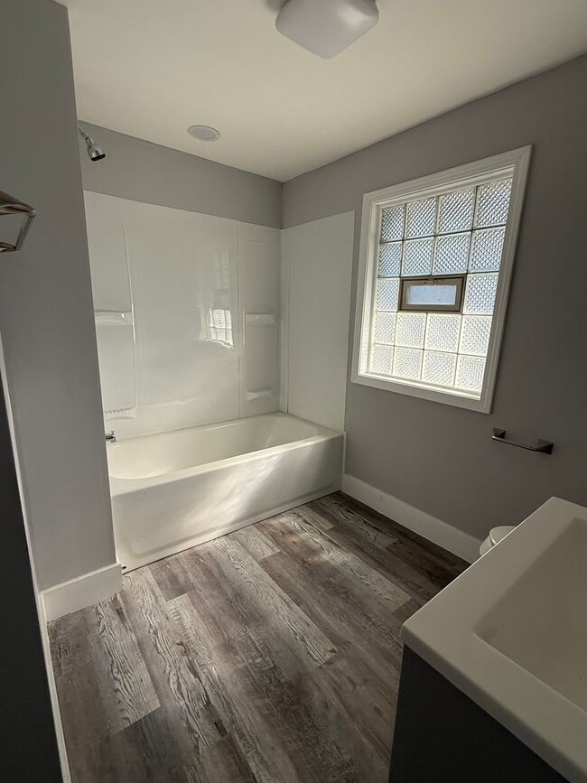 Building Photo - Garfield Heights Single
