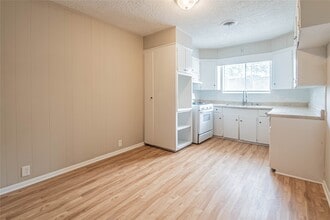 Building Photo - 203 Beatrice