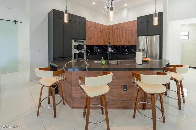 Building Photo - 2 SW 35th Ave