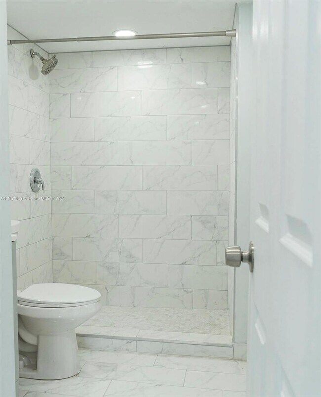 Foto del edificio - 4174 Inverrary Dr