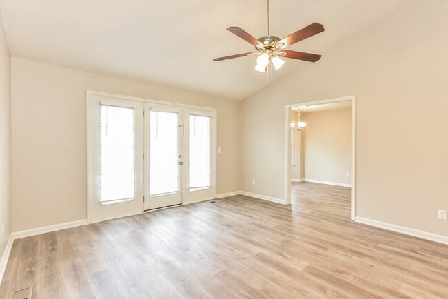 Building Photo - 517 Titan Ct