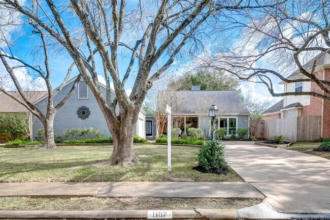 Foto del edificio - 1107 Stoney Hill Dr