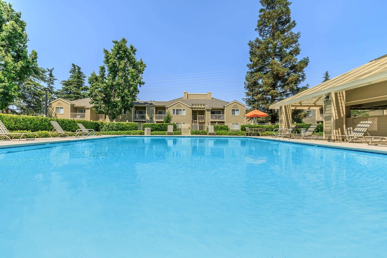 Cambridge Village Apartments Apartments 8200 N Laurelglen Blvd