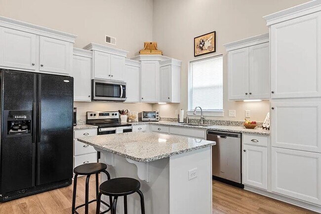 Photo - 324 Kelby St House