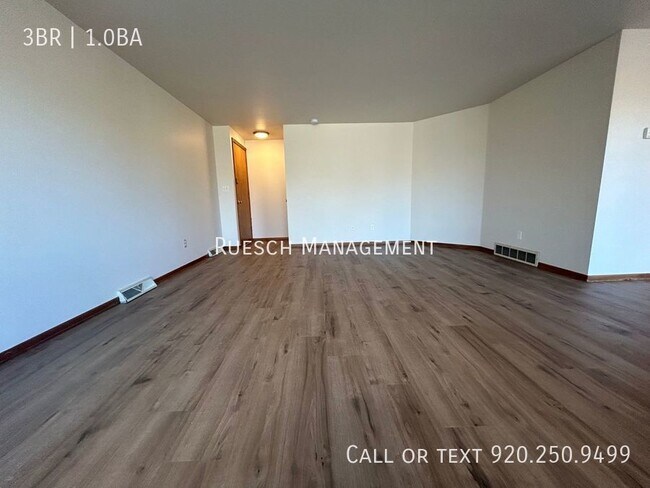 Building Photo - Recently Renovated 3 Bedroom 1 Bath Duplex...