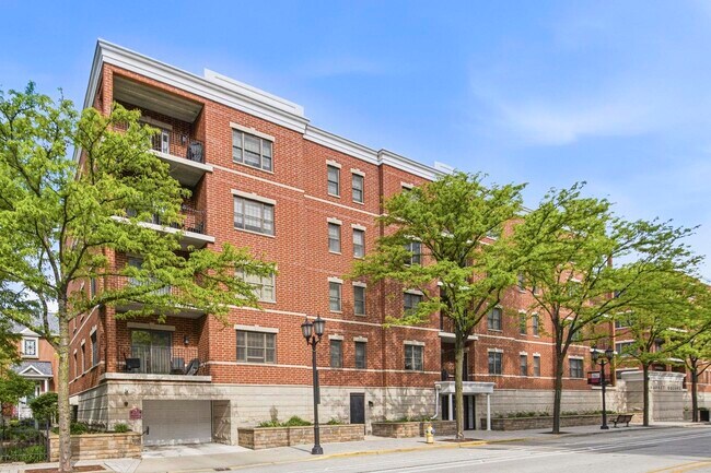 Foto del edificio - 200 N Addison Ave