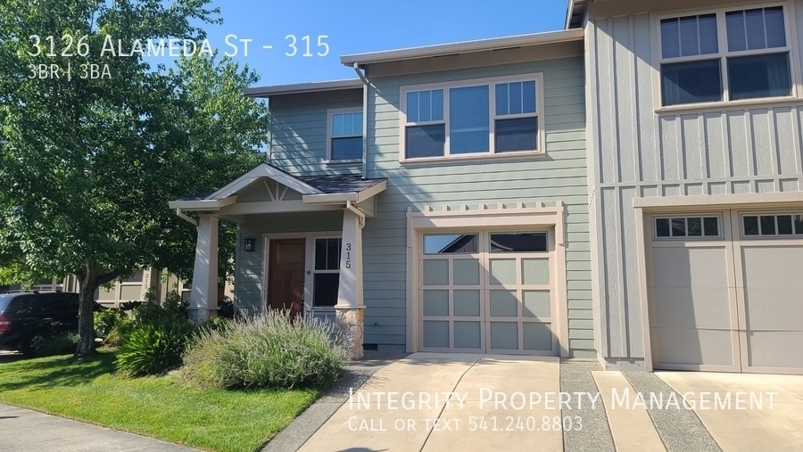 Foto principal - 3126 Alameda St