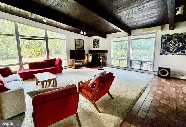 Foto del edificio - 51 Clover Ln