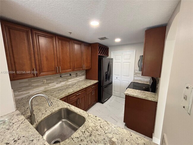 Foto del edificio - 6440 NW 114th Ave