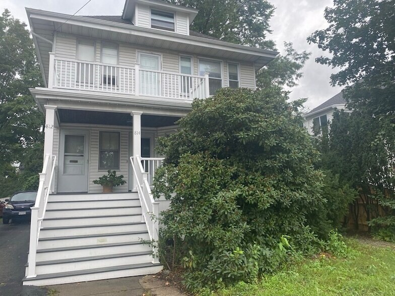 Foto principal - 814 Belmont St