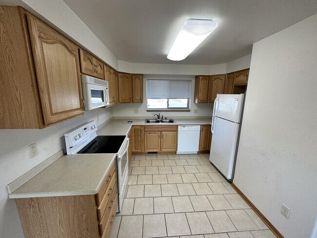 Building Photo - 132 Sater St