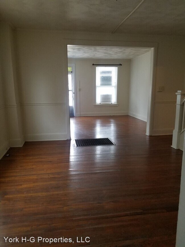 Building Photo - 4 br, 2 bath House - 24 W Water St