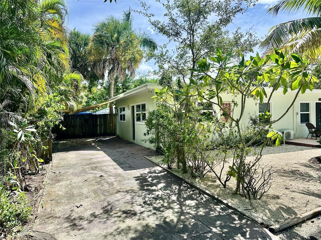 Primary Photo - 1490 SW 32nd St