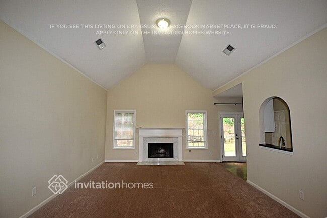 Building Photo - 960 Soaring Dr NE