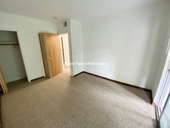 Building Photo - 87 Sheridan St