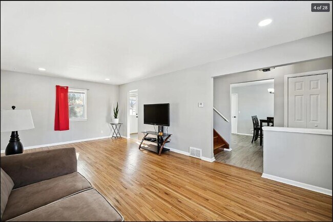 Foto del edificio - 348 109th Ave NE