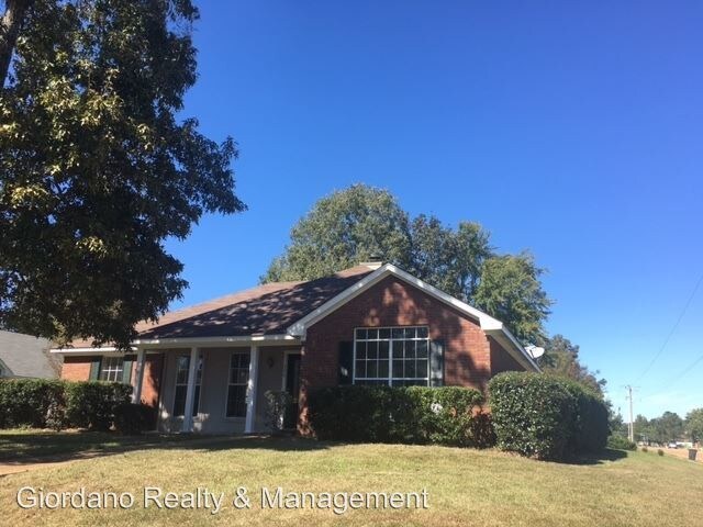 Building Photo - 3 br, 2 bath House - 300 White Oak Dr