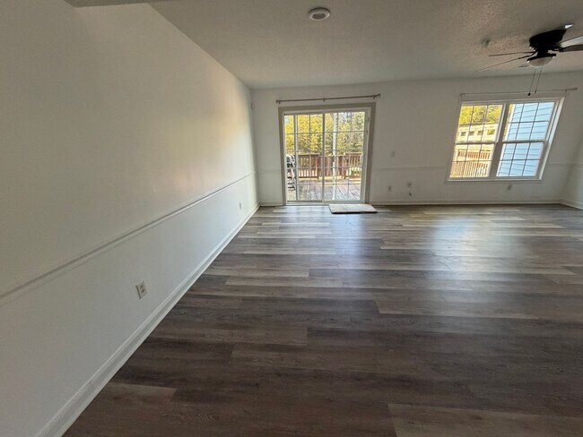 Foto del edificio - FOR RENT