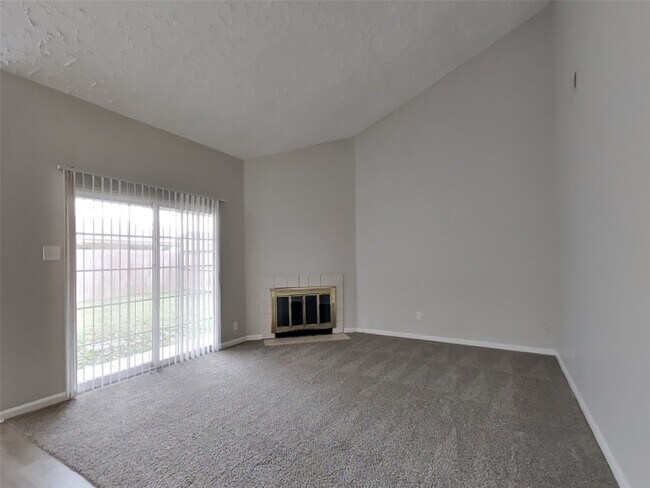 Foto del edificio - 10919 Almond Grove