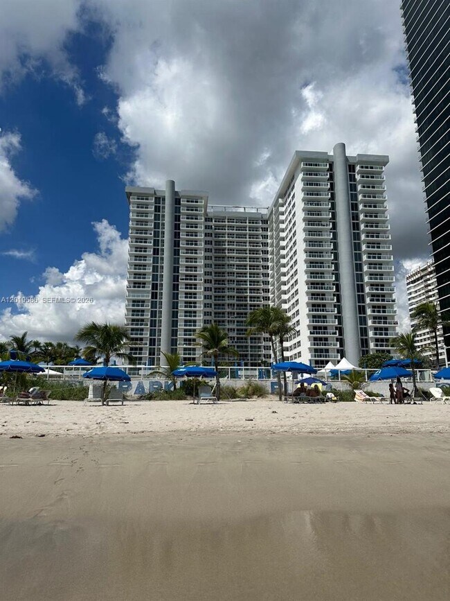 Building Photo - 2030 S Ocean Dr