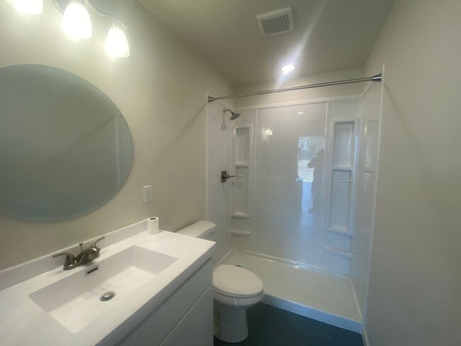 Foto del edificio - Remodeled 2bed/1bath near Industrial Park!