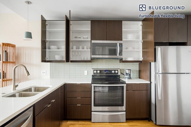 Building Photo - 985 Albion St
