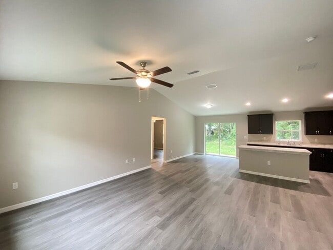 Building Photo - Custom Home - Desirable SW Ocala Neighborhood 3/2/2 **Won't Last**