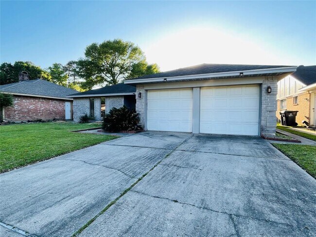 Foto del edificio - 23115 Bright Star Rd