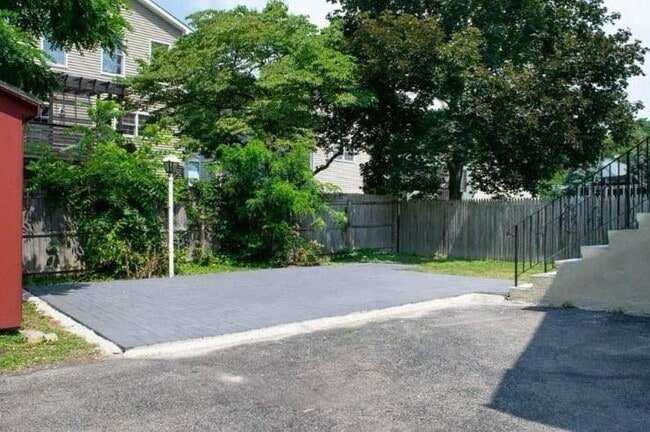 Building Photo - 33 Mead Ave