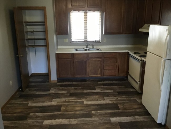 Foto del edificio - 1105 E Bowen Ave