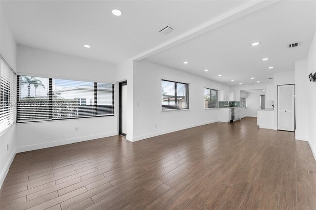 Foto del edificio - 5790 SW 5th St