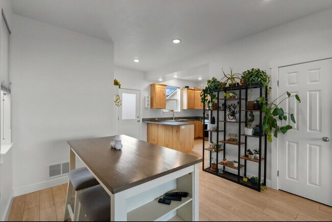 Foto del edificio - 236 Sunset Aly Dr