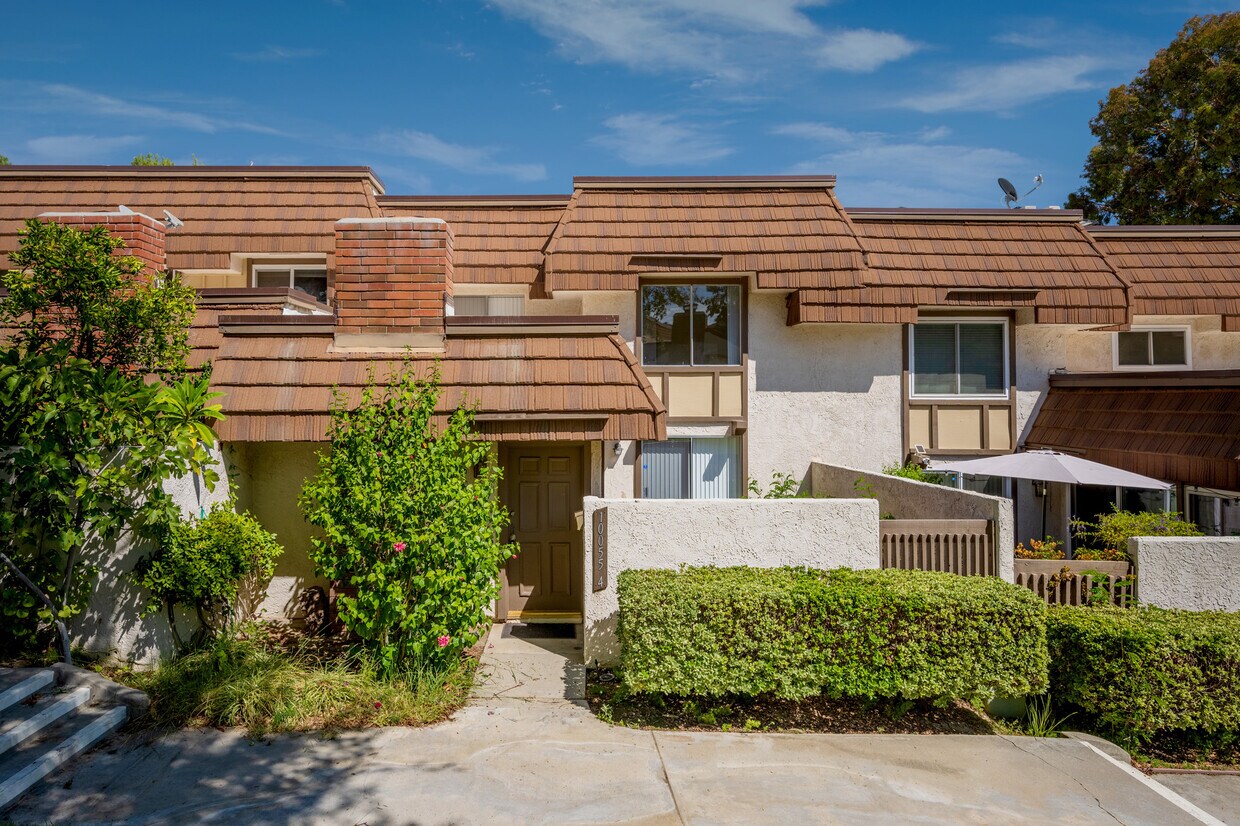 10055 Larwin Ave, Chatsworth, CA 91311 Townhome Rentals in Chatsworth