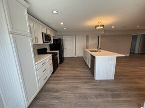 Building Photo - 975 E 2850 N