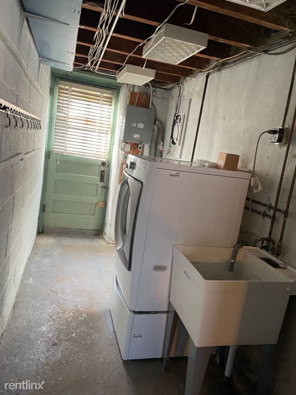 Building Photo - 3 br, 1.5 bath House - 1840 Benson St