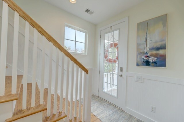 Foyer - 3031 Fraserburgh Way