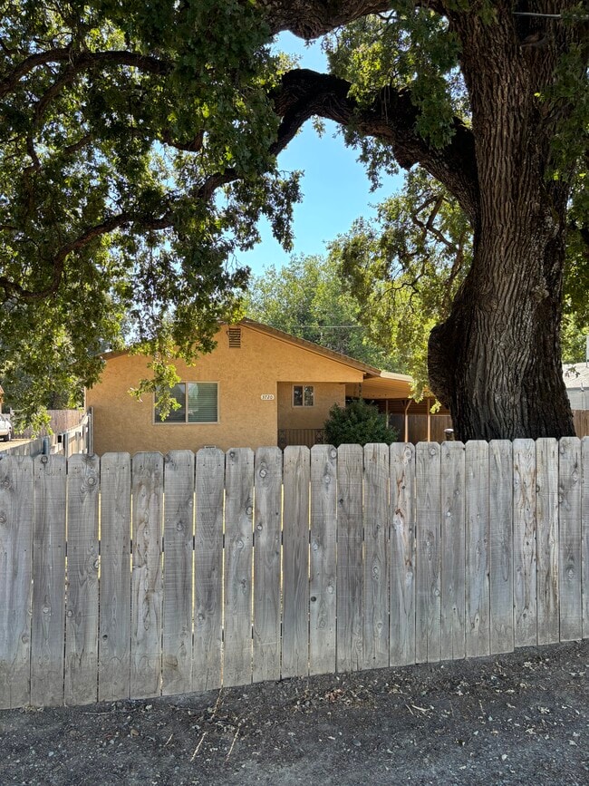 Building Photo - 3720 Fairgrounds Dr