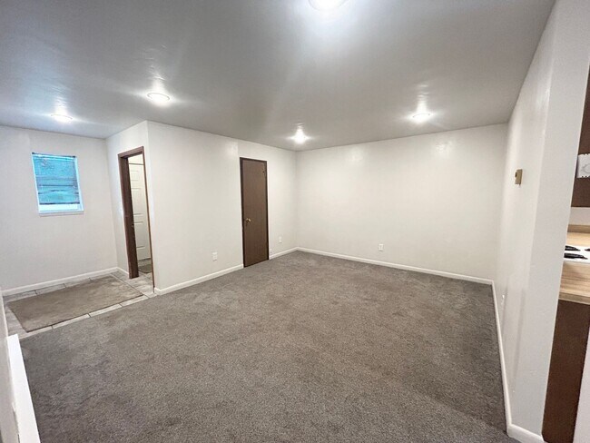 Foto del edificio - 640 W Valley Dr
