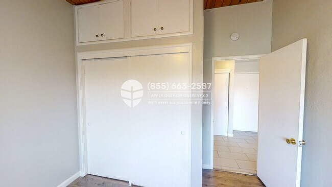 Building Photo - 22555 Linden St