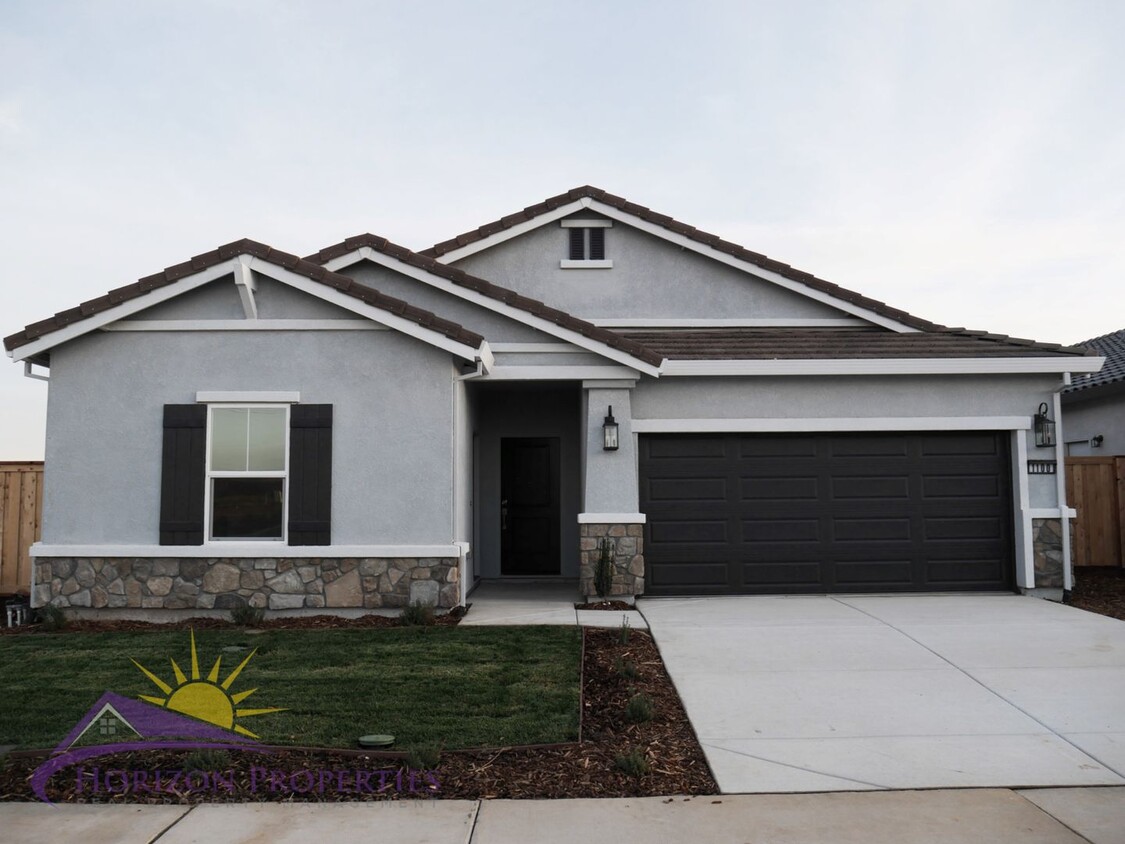 Foto principal - Modern 4 Bed 3 Bath 1,977 Sq. Ft. Wheatlan...