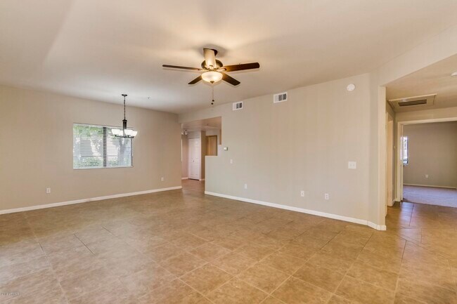 Foto del edificio - 15225 N 100th St
