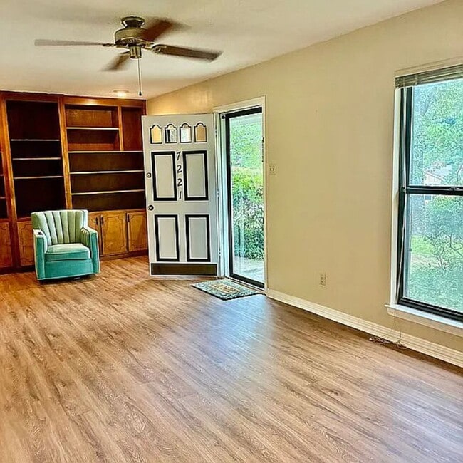 Building Photo - 7221 Lakewood Rd