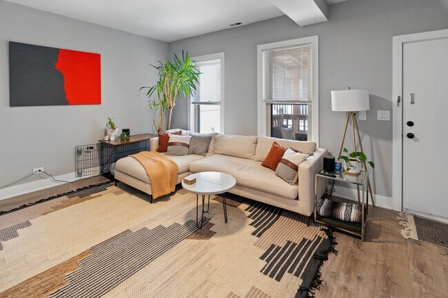 Foto del edificio - 452 N May St