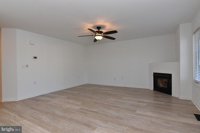 Foto del edificio - 117 Lakeside Dr