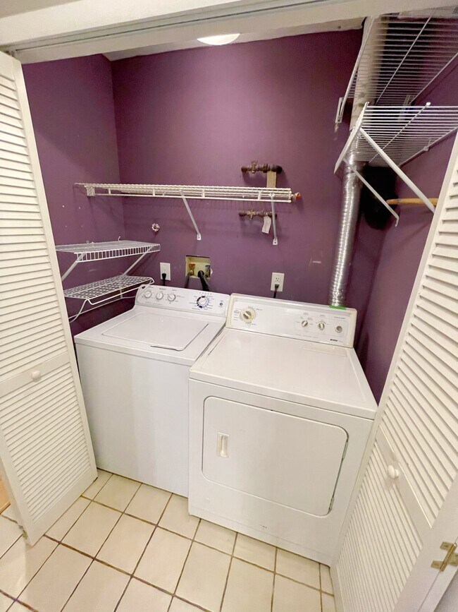 Building Photo - 4307 Whispering Hls