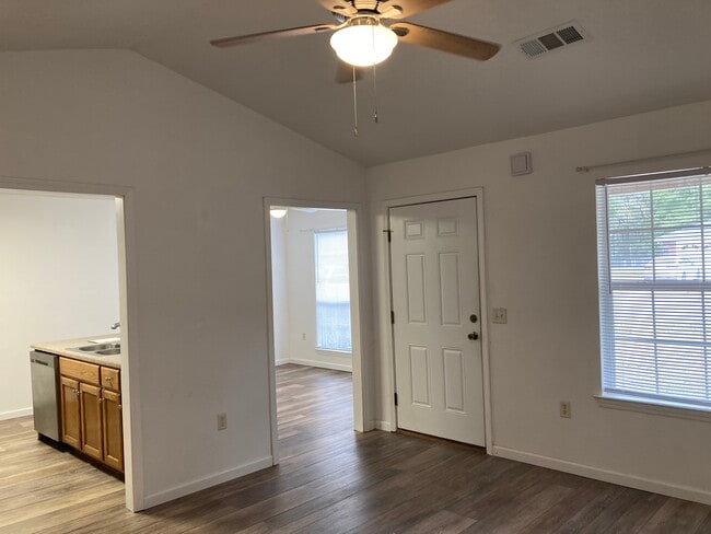 Building Photo - 7219 Pro Ln