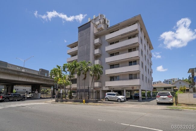 Building Photo - 1402 Piikoi St