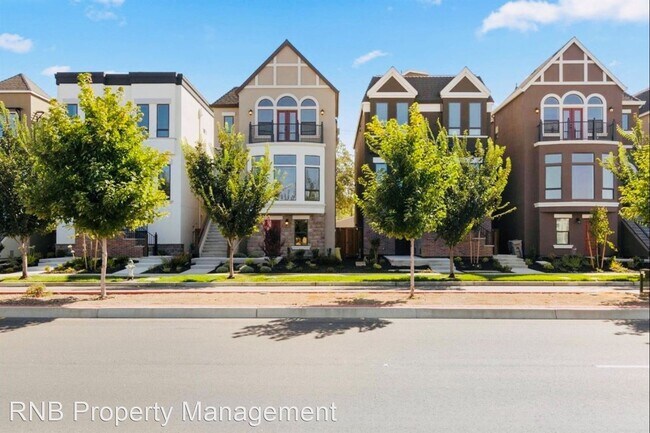 Foto del edificio - 3 br, 3.5 bath House - 3337 Crocker Drive