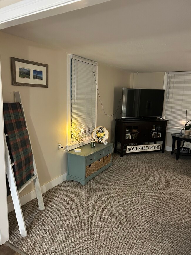 Building Photo - 163 N Main St