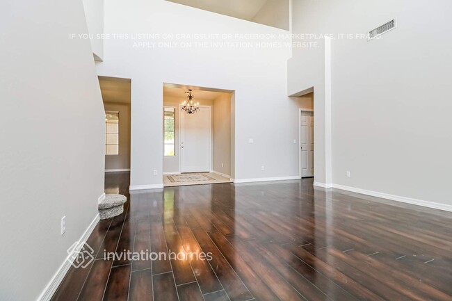 Foto del edificio - 15280 W Redfield Rd